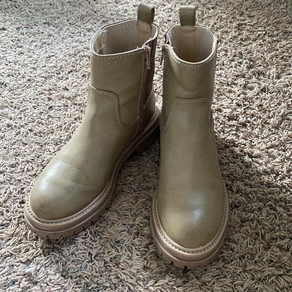 Chelsea boots